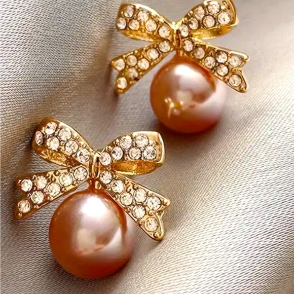 EARRINGS DELICATE BOW WITH IMITATION PEARL DESIGN STUD - Picture 2 of 6